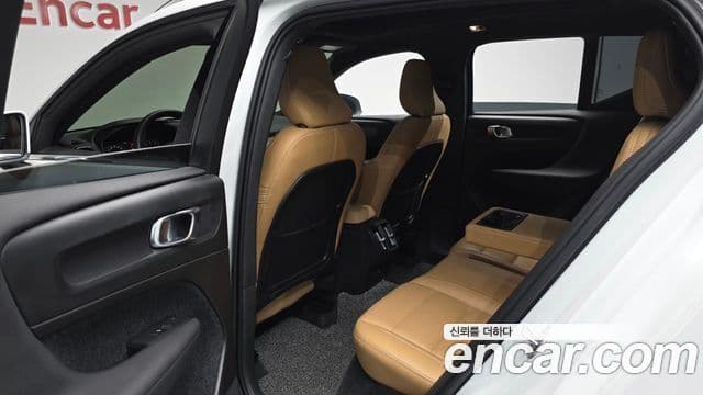 Volvo XC40 2020 — ფოტო 11/20