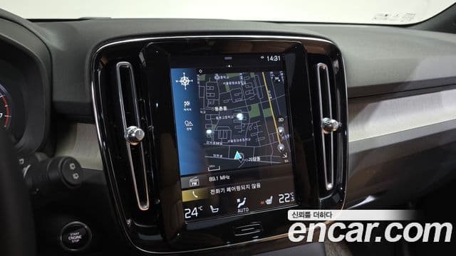 Volvo XC40 2020 — ფოტო 15/20