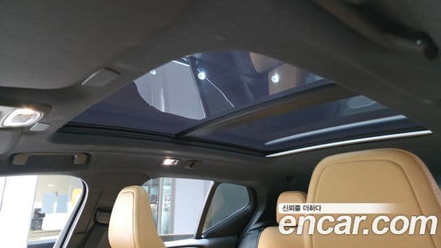 Volvo XC40 2020 — ფოტო 19/20