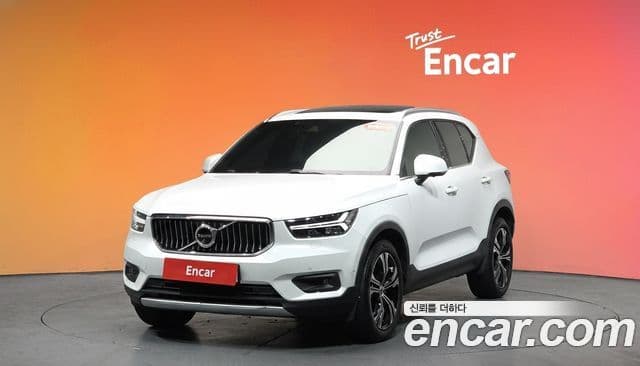 Volvo XC40 2020 — ფოტო 1/20