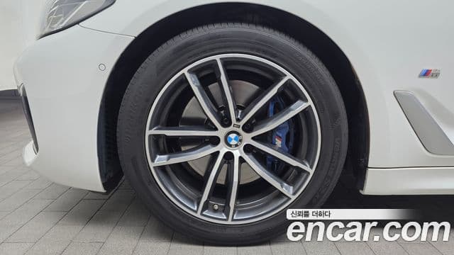 BMW 5 Series 2022 — Photo 1/20