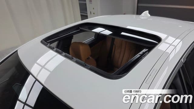 BMW 5 Series 2022 — Photo 17/20