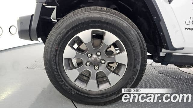 Jeep Wrangler 2022 — ფოტო 19/20