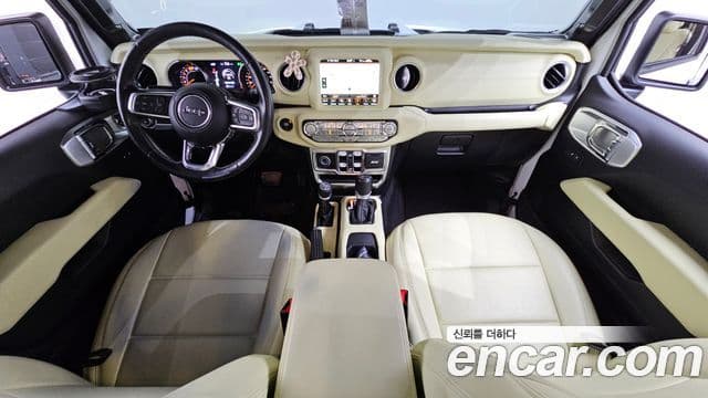 Jeep Wrangler 2022 — ფოტო 16/20