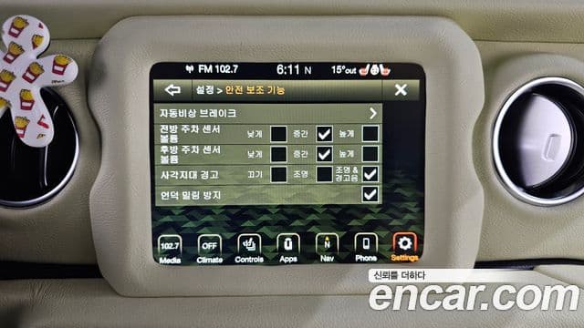 Jeep Wrangler 2022 — ფოტო 18/20
