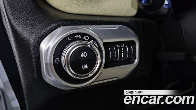 Jeep Wrangler 2022 — ფოტო 10/20