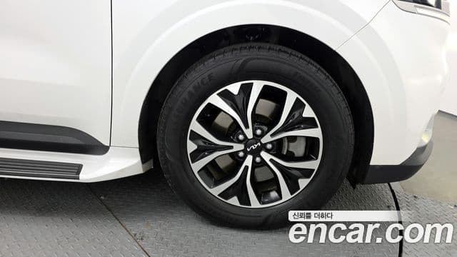Kia Carnival 2022 — фото 5 из 20