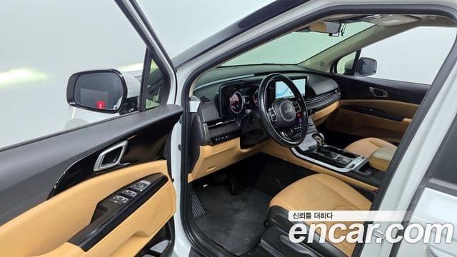Kia Carnival 2022 — фото 10 из 20