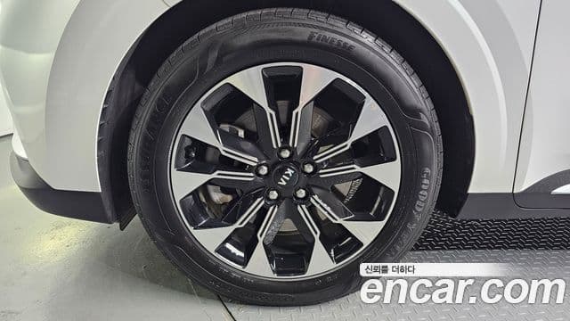 Kia Carnival 2021 — фото 4 из 20