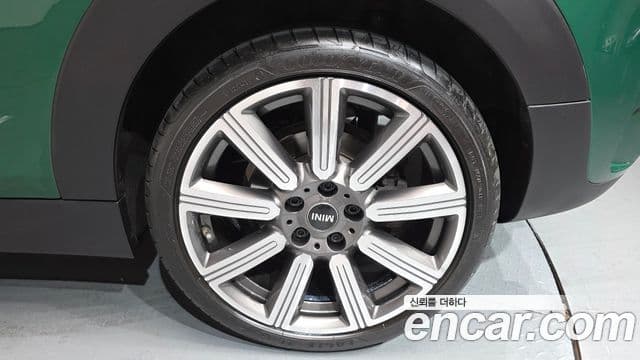 Mini Cooper S Clubman 2023 — ფოტო 5/20