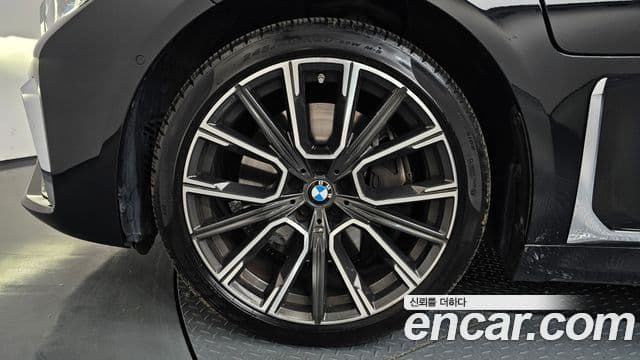 BMW 7 Series 2020 — ფოტო 5/20