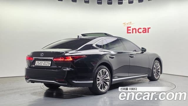 Lexus LS500h 2021 — Şəkil 2/20