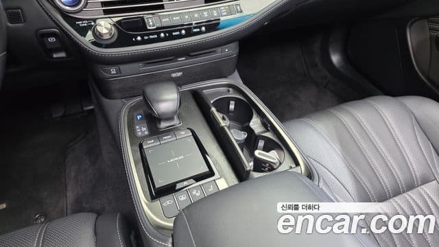 Lexus LS500h 2021 — Şəkil 9/20