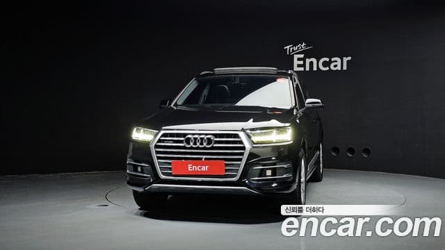Audi Q7 2019 — ფოტო 2/20