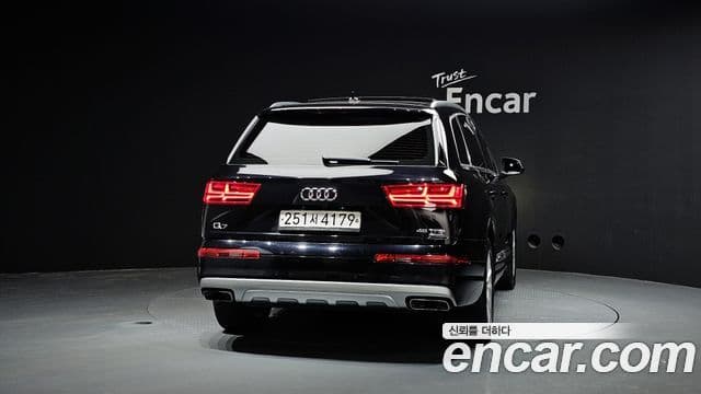 Audi Q7 2019 — ფოტო 3/20