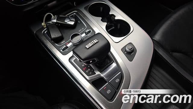 Audi Q7 2019 — ფოტო 8/20