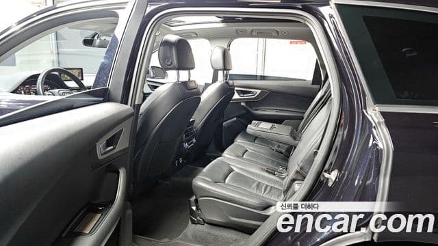 Audi Q7 2019 — ფოტო 10/20