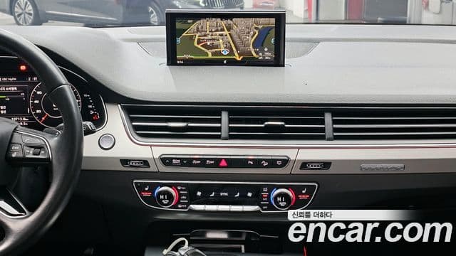 Audi Q7 2019 — ფოტო 18/20