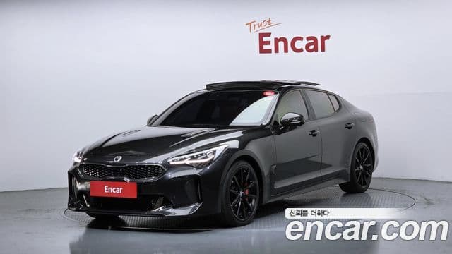Kia Stinger 2021 — Фото 1/20