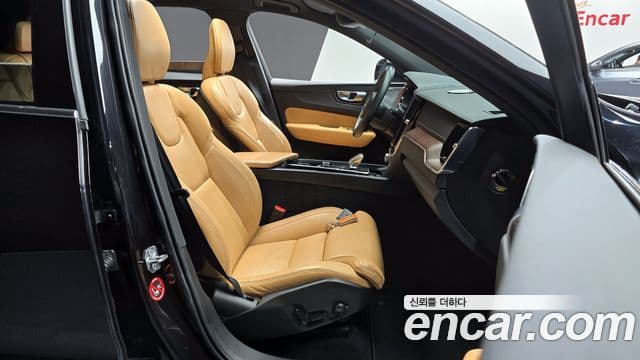 Volvo XC60 2021 — Şəkil 4/20