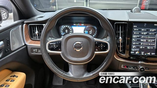 Volvo XC60 2021 — Şəkil 15/20