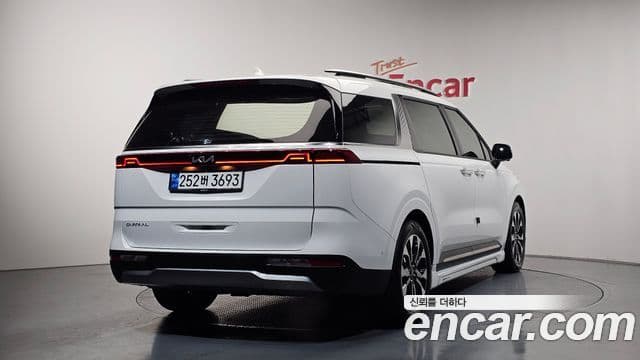 Kia Carnival 2023 — ფოტო 2/20