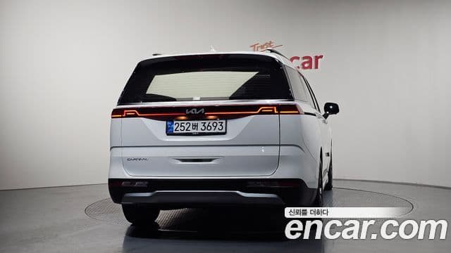 Kia Carnival 2023 — ფოტო 4/20