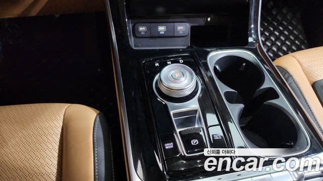 Kia Carnival 2023 — ფოტო 8/20