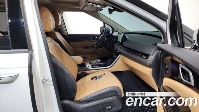 Kia Carnival 2023 — ფოტო 11/20