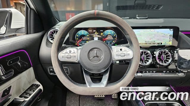 Mercedes-Benz GLA-Class 2022 — ფოტო 13/20