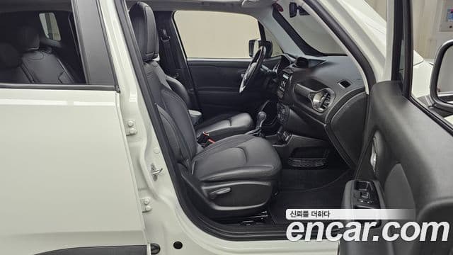 Jeep Renegade 2023 — Şəkil 11/20