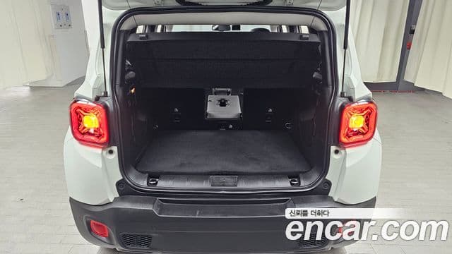 Jeep Renegade 2023 — Şəkil 20/20