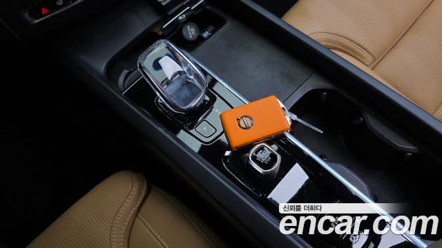 Volvo XC60 2021 — Şəkil 9/20