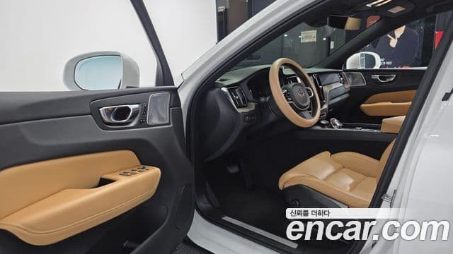 Volvo XC60 2021 — Şəkil 10/20