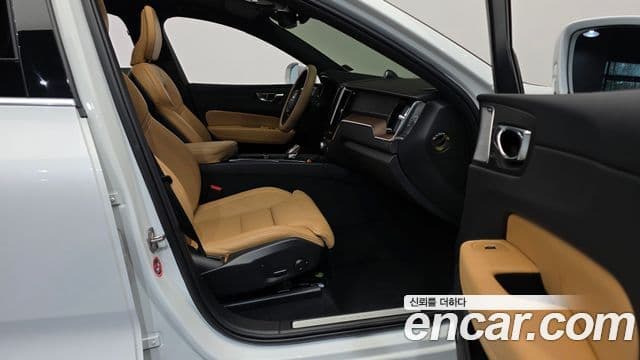 Volvo XC60 2021 — Şəkil 11/20