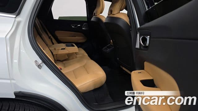 Volvo XC60 2021 — Şəkil 12/20