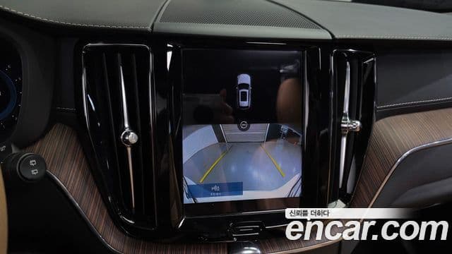 Volvo XC60 2021 — Şəkil 16/20