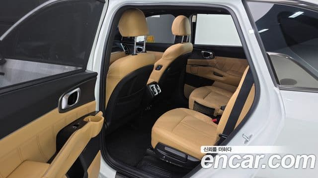 Kia Sorento 2022 — Фото 11/20