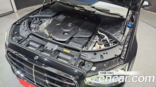Mercedes-Benz S-Class 2025 — Photo 4/20