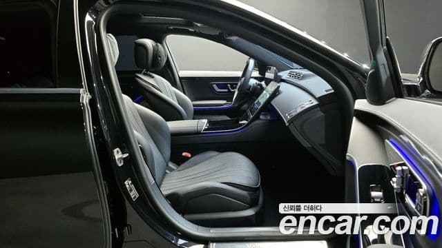 Mercedes-Benz S-Class 2025 — Photo 6/20