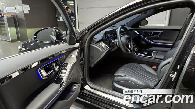 Mercedes-Benz S-Class 2025 — Photo 18/20