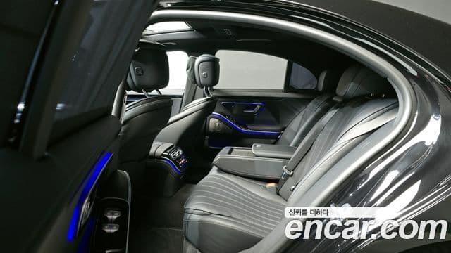 Mercedes-Benz S-Class 2025 — Photo 15/20