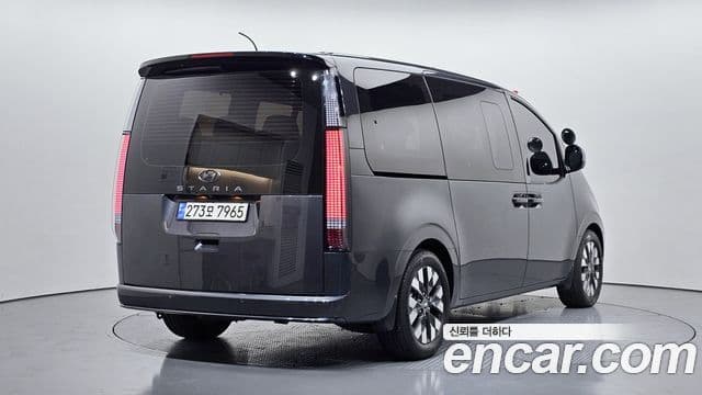 Hyundai Staria 2021 — ფოტო 2/20