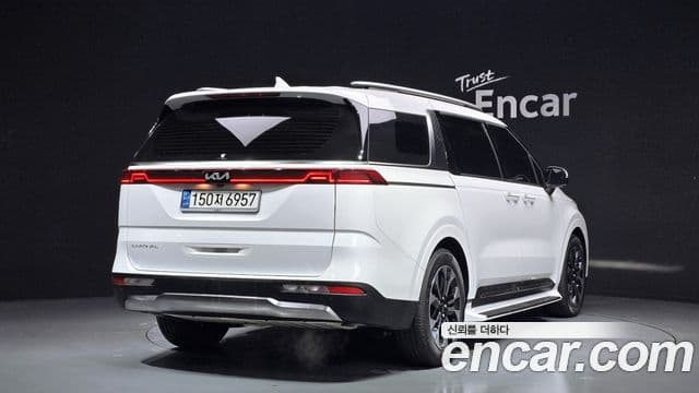 Kia Carnival 2022 — ფოტო 2/20