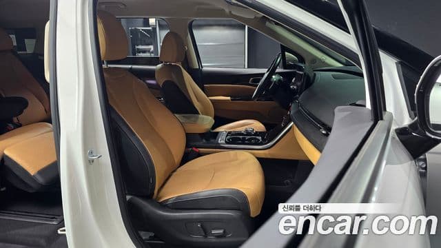 Kia Carnival 2022 — ფოტო 10/20