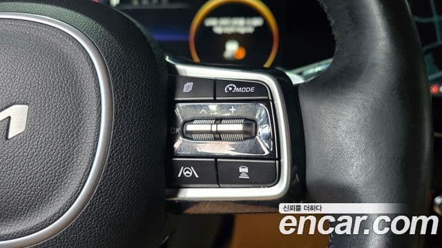 Kia Carnival 2022 — ფოტო 17/20