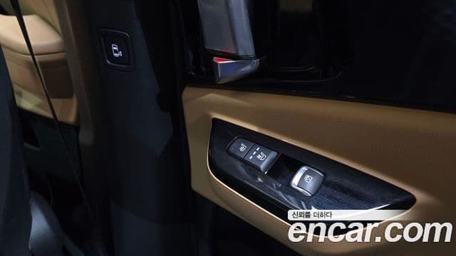 Kia Carnival 2022 — ფოტო 18/20