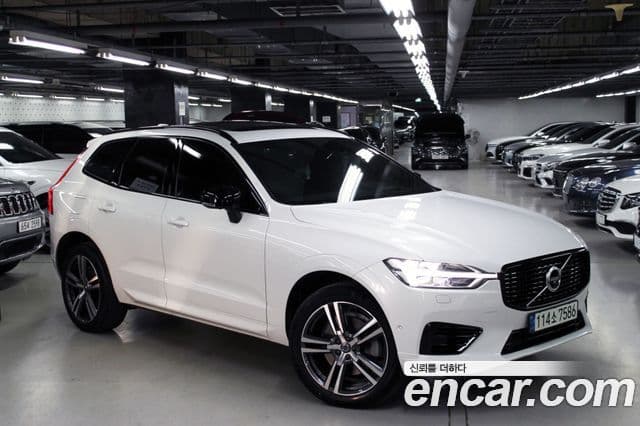 Volvo XC60 2021 — ფოტო 2/20