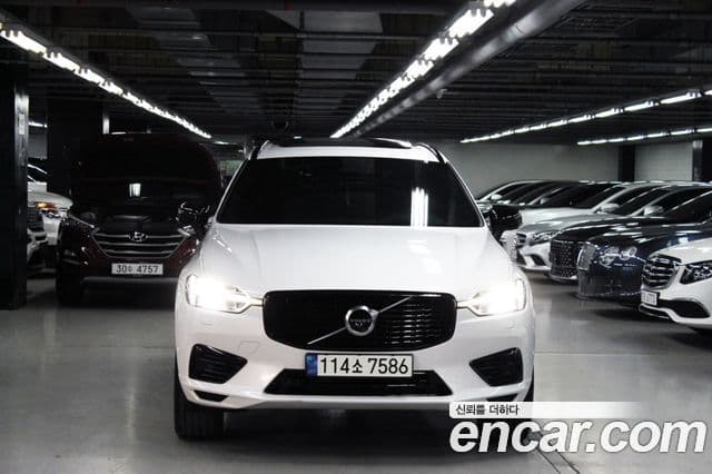 Volvo XC60 2021 — ფოტო 15/20