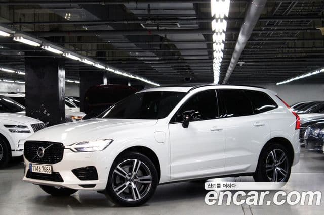 Volvo XC60 2021 — ფოტო 17/20